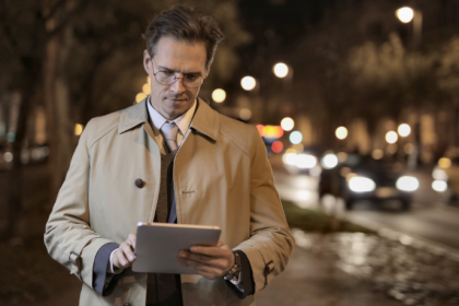 Fernando Bruno Crestani destaca como a comunicação digital é essencial para atrair clientes no setor imobiliário.