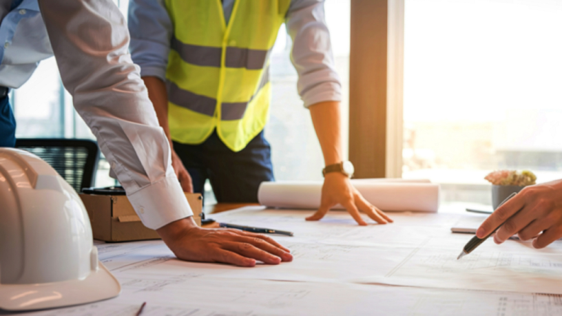 Valderci Malagosini Machado mostra como a racionalização de sistemas construtivos diminui riscos e retrabalho, garantindo prazos mais confiáveis.