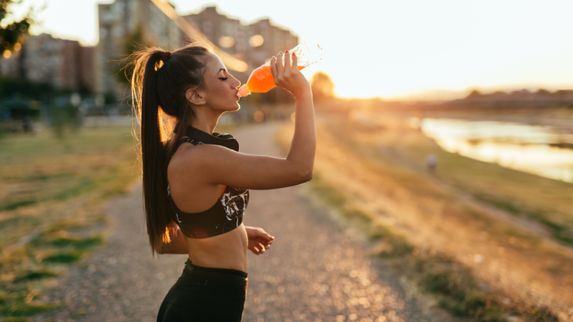 Descubra com Elias Assum Sabbag Junior como embalagens plásticas influenciam a conservação de suplementos nutricionais esportivos.