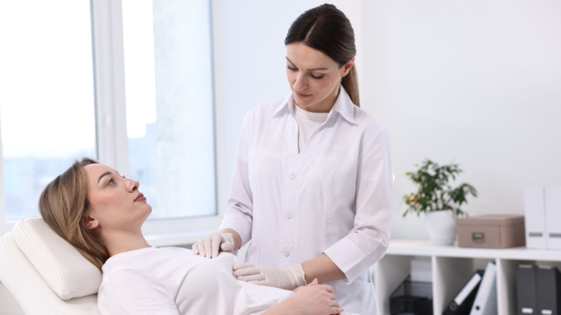 Com a visão de Vinicius Tadeu Sattin Rodrigues, o texto mostra como o medo do diagnóstico cria uma barreira invisível que adia a mamografia e compromete o cuidado com a saúde.