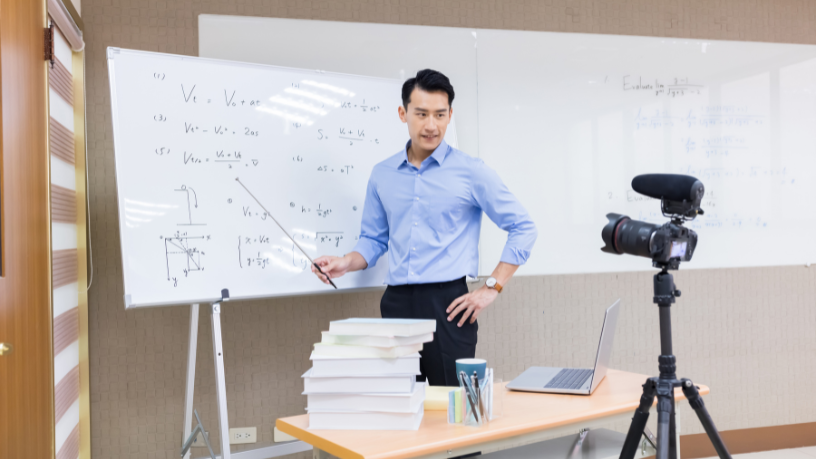 A integração entre metodologias ativas e tecnologia, segundo Sérgio Bento De Araújo, é caminho estratégico para promover aprendizagem significativa em diversos cenários educacionais.